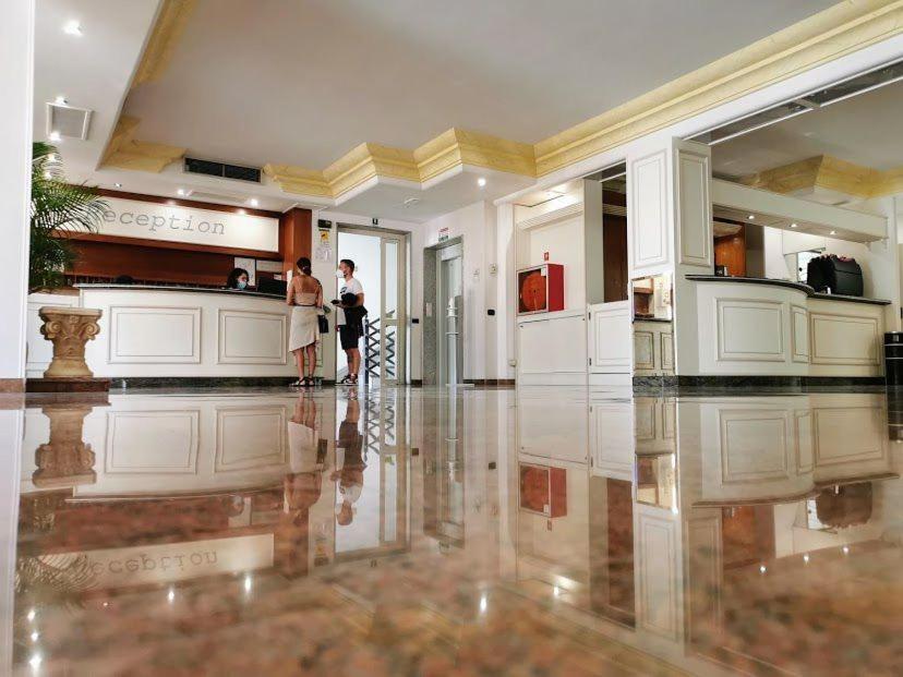 Porto Cesareo Hotel Bagian luar foto
