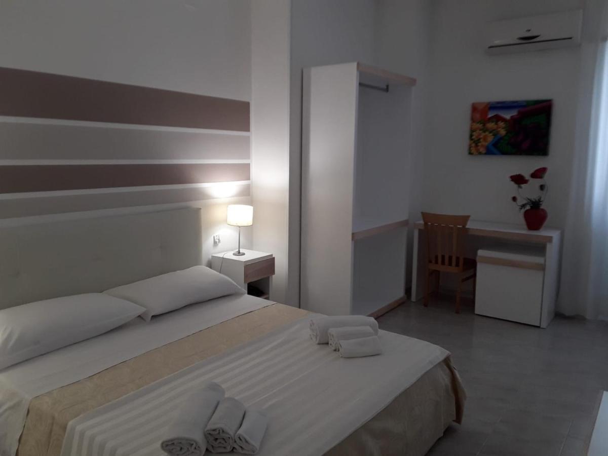 Porto Cesareo Hotel Bagian luar foto