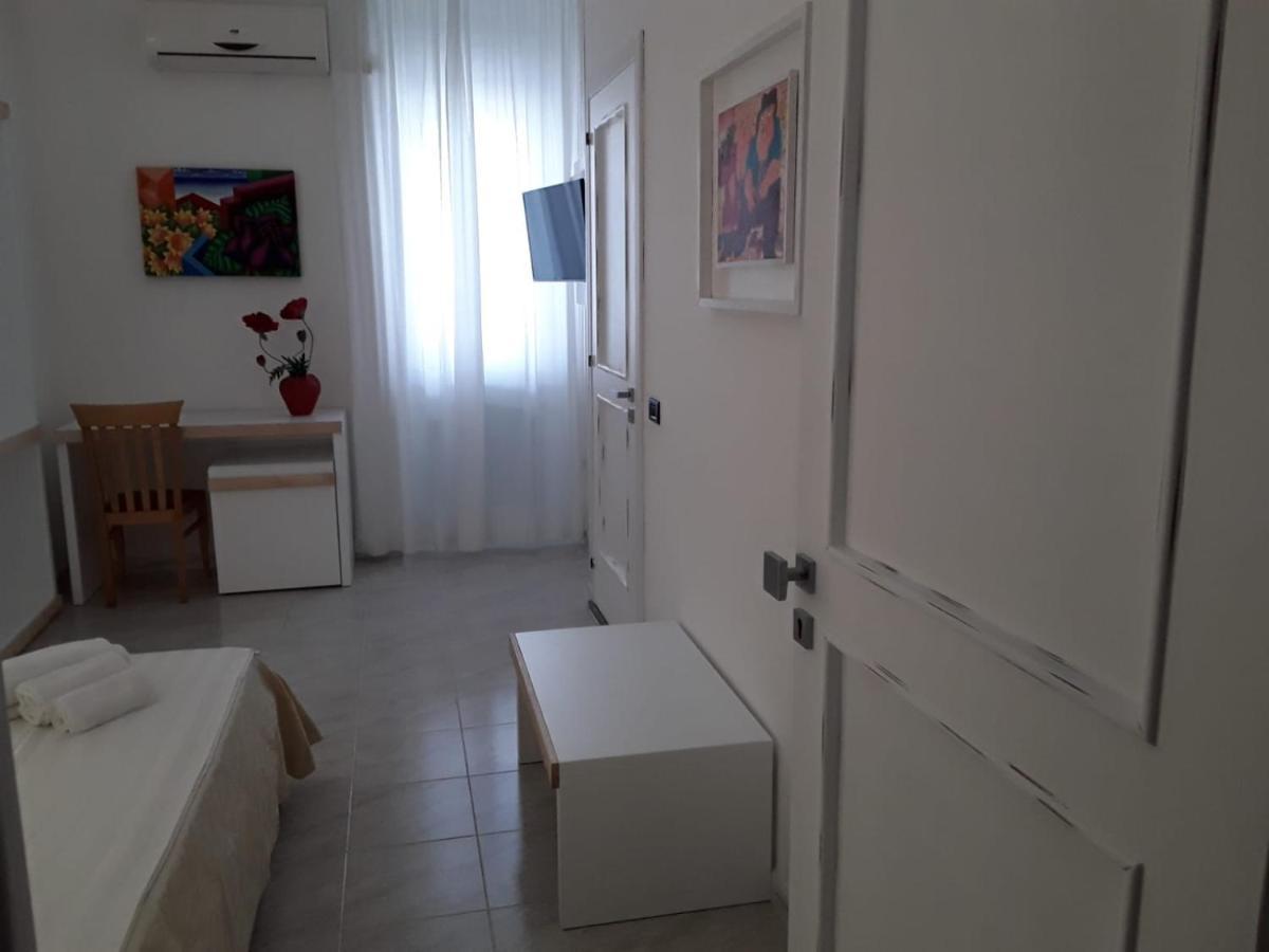 Porto Cesareo Hotel Bagian luar foto