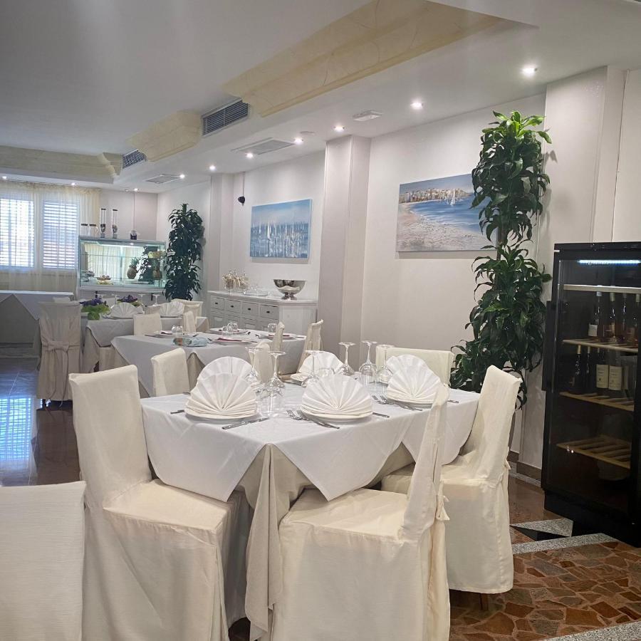 Porto Cesareo Hotel Bagian luar foto