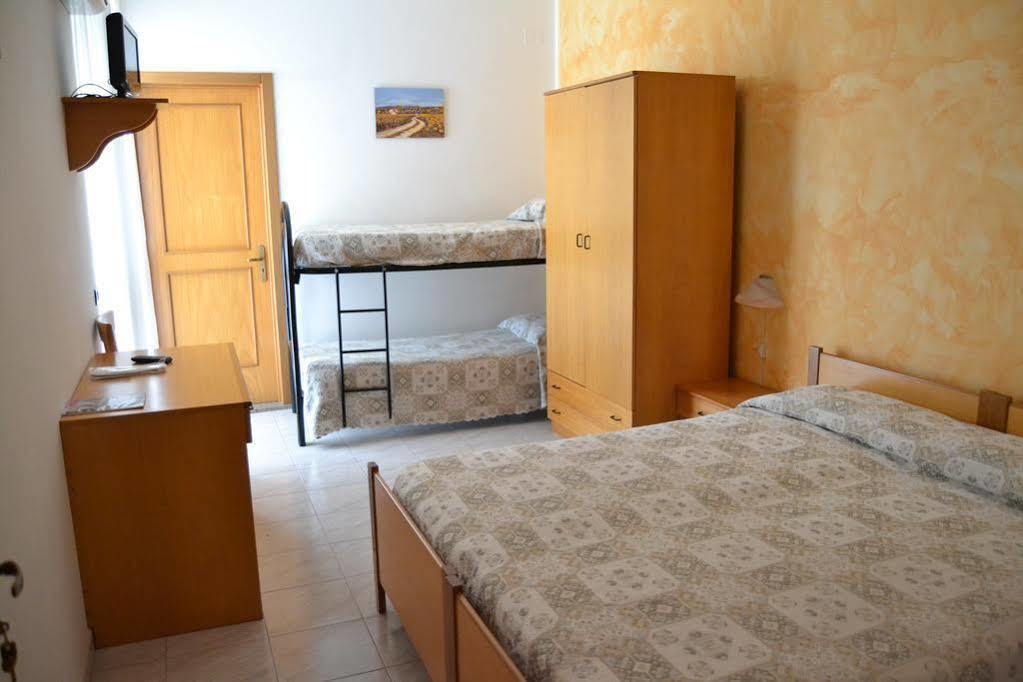 Porto Cesareo Hotel Bagian luar foto