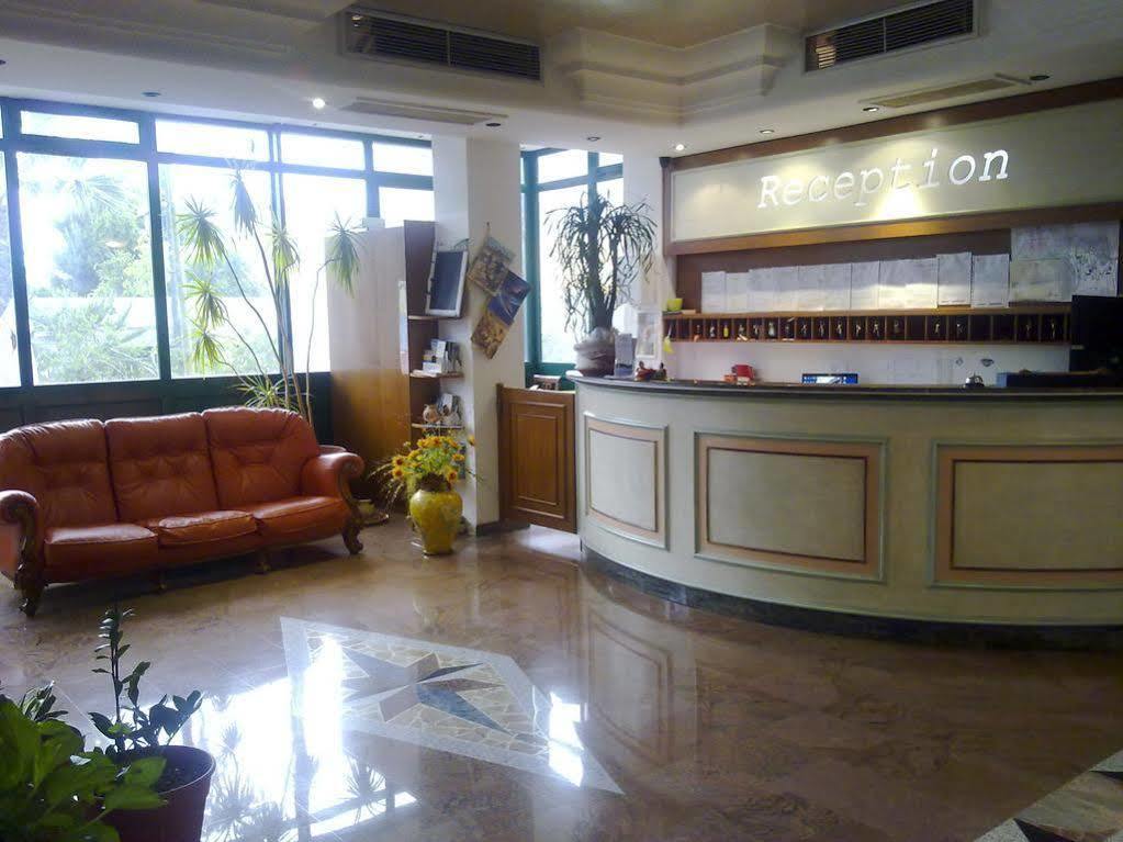 Porto Cesareo Hotel Bagian luar foto