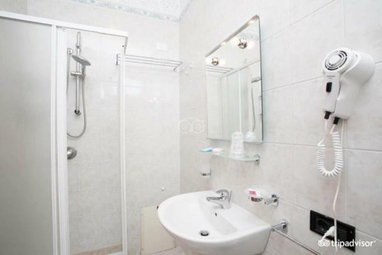 Porto Cesareo Hotel Bagian luar foto